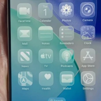 iOS 26 Liquid Glass Tasarımı