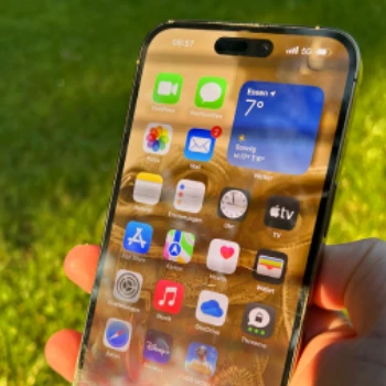 iPhone 16 Pro vs 14 Pro Ekran Karşılaştırması