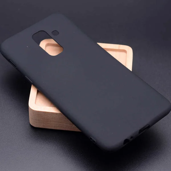 Galaxy J8 Kılıf Zore Premier Silikon Kapak - Siyah - 1